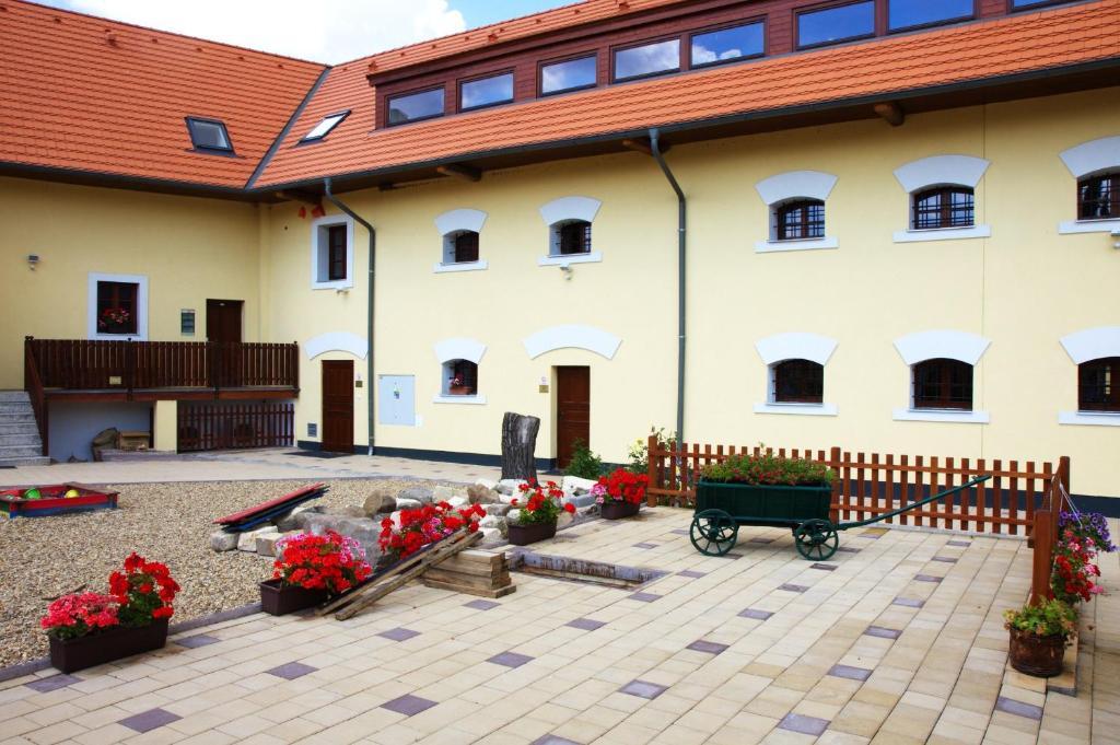 Hotel Pod Sluncem Třebíz Eksteriør billede